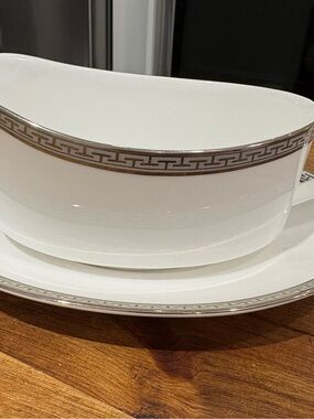 Royal Worcester Corinth Platinum White  Porcelain Gravy Boat / Underplate
